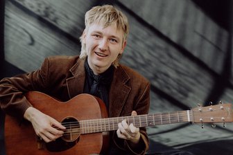 Auf den Spuren von Bob Dylan: Konzert im alten Bahnhof Oederan - David Lübke ist Liedermacher und Gitarrist. Im Oederaner Bahnhof gibt er ein Konzert.
