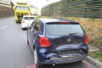 Auf der B 101 in Grünstädtel: Auffahrunfall mit drei Fahrzeugen - 