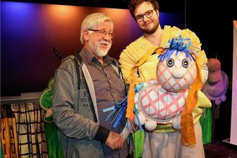 Auf der Suche nach Identität - Puppenspieler Heinrich Schulze (links) mit Ersatzmann Konrad Bruno Till und dem "kleinen Ich".