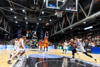 Auf die Fans warten besondere Momente: Niners Chemnitz spielen nach 42 Tagen erstmals wieder daheim - Das letzte Heimspiel hatten die Niners Chemnitz am 2. März. In der ausverkauften Messe verloren sie gegen den FC Bayern München mit 72:94.