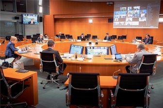 Auf diese Regeln haben sich Bund und Länder geeinigt - Einige Ministerpräsidenten waren vor Ort, andere per Video zugeschaltet, als sie am späten Dienstagnachmittag über die neuen Corona-Schutzregeln beraten haben. Am 7. Januar sehen sie sich wieder.