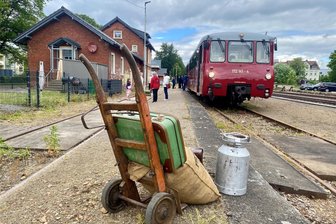 Auf diesen Bahnstrecken bei Freiberg und Reichenbach könnten wieder Züge fahren - Früher hielt er an jeder Milchkanne: In Brand-Erbisdorf, wo zum Bergstadtfest Sonderzüge nach Freiberg fahren, soll es nach Ansicht von Experten wieder regelmäßigen Personenverkehr auf der Schiene geben.