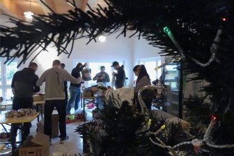 Auf Ebbe folgt Flut: VFC-Fans verlängern Spendenaktion - Der VFC-Fanclub Badkurve packt Weihnachtspakete für Kinder, die sonst womöglich leer ausgehen würden.