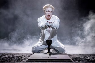 Defizit oder Programm? In der Titelrolle der Marschner-Oper "Der Vampyr" agiert Paul Gukhoe Song auffallend blutleer.