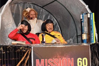 Auf großer Mission: Breitenauer Carnevalsclub feiert 60. - Unter dem Motto "Mission 60" gingen die Breitenauer Narren auf Weltraumreise. René Schneider (l.) und Bernd Uhlich (r.) steuerten das Raumschiff. Dirk Reichardt (M.) war Forschungskosmonaut.
