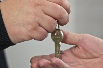 „Auf gute Nachbarschaft“: Zukunftsregion Zwickau startet Ideenwettbewerb - Wo Vertrauen in der Nachbarschaft herrscht, gibt man auch mal seinen Wohnungsschlüssel weiter.