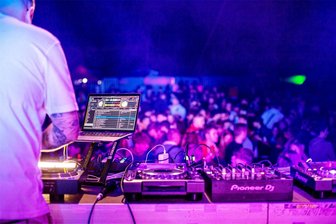 Auf „Happy-Brook“ folgt das „L.-O. Go“: in Limbach-Oberfrohna hält sich das Party-Level - Die Freiluftparty „L.O.-Go“ findet am 2. September bereits zum 13. Mal statt. Organisiert wird das Festival vom Arbeitskreis Jugend der Stadt Limbach-Oberfrohna. Es soll eine Veranstaltung von Jugendlichen für Jugendliche werden.