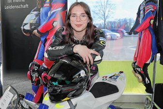 Auf heißen Öfen, in der Werkstatt und am Klavier: Neukirchener zeigen Talent - Linn Vogel aus Neukirchen im Erzgebirge träumt vom Moto-GP. 