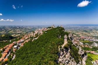 Auf historischen Pfaden durch San Marino - neue Pilgerroute - San Marinos Stadtgebiet gehört zum UNESCO-Welterbe.