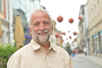 „Auf keinen Fall nur Volksmusik“: Zitherduo aus Freiberg gibt Konzert in Oederan - Der Freiberger Tobias Duteloff gibt gemeinsam mit Birgit Weber, ebenfalls aus Freiberg, in Oederan ein Zither-Konzert.
