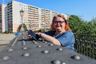 Auf Luthers Spuren durch Zwickau: Warum eine Reporterin auf dem Domhof singt - Ungefähr an dieser Stelle soll Luther gesagt haben, er befinde sich im Paradies. Warum – das erfährt, wer den Actionbound erfolgreich durchlaufen hat. Reporterin Sara Thiel ist jedenfalls am Ziel angekommen.