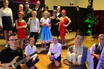 Auf Quarantäne-Schock folgt gelungene Premiere - Die Theater-AG des Mittweidaer Gymnasiums spielte mit "Einsteins Brille" diesmal ein noch junges Stück. Die Vorbereitungen dafür waren aufgrund der Pandemie nicht immer einfach.