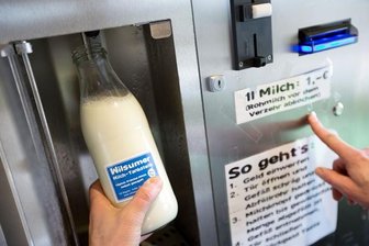 Auf Sachsens Bauernhöfen öffnen immer mehr Milchtankstellen -