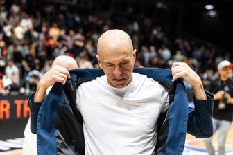 Auf und Ab und das Ganze nochmal: Die rätselhafte Saison der Niners Chemnitz - Sehen so Sieger aus? Cheftrainer Rodrigo Pastore nach dem 86:82 seiner Niners Chemnitz gegen Frankfurt.