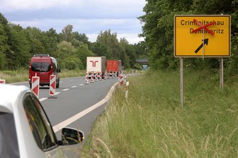 Auf- und Abfahrt der B 93 bei Dennheritz gesperrt: Wie lange dauern die Arbeiten? - Durch die Fahrbahnerneuerung ist auch die Abfahrt von der B 93 gesperrt.