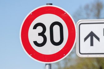 Auf weiteren Straßen in Aue-Bad Schlema soll Tempo 30 gelten - In Aue-Bad Schlema soll es weitere Tempo-30-Bereiche geben.