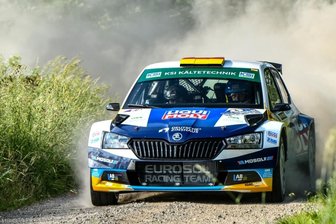 Auf WM-Kurs: Julius Tannert gibt Gas für seine Titelchance - Auf Julius Tannert, Beifahrer Jan Enderle und ihren 300 PS starken Allrad-Skoda warten bei der Saarland-Pfalz-Rallye mit Start und Ziel in Sankt Wendel am Freitag und Samstag zwölf Wertungsprüfungen mit rund 115 Kilometern. Das Foto entstand bei der Rallye Stemweder Berg im Juni. 