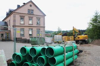 Aufatmen in der Bäckerei Rhiza in Hohenfichte: Straßenbau vor ihrem Geschäft rückt weiter - Derzeit wird in Hohenfichte die Schellenberger Straße am Kindergarten gebaut.