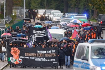 Aufatmen in Hohenstein-Ernstthal: Bei den Demos bleibt es friedlich - Mit einer Demonstration und einer Gedenkveranstaltung erinnerte die linke Szene an den Tod von Patrick Thürmer vor 25 Jahren.