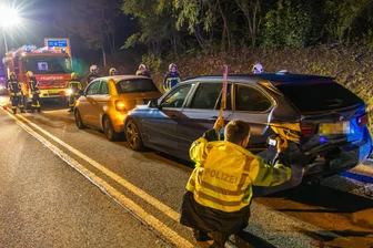 Auffahrunfall im Berufsverkehr im Erzgebirge: Drei Fahrzeuge beteiligt – 37.000 Euro Schaden - Ein Auffahrunfall hat sich am frühen Dienstagmorgen in Aue ereignet.