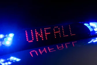 Auffahrunfall im Erzgebirge: Drei Fahrzeuge betroffen - Auf der Chemnitzer Straße in Ehrenfriedersdorf hat sich ein Auffahrunfall ereignet.