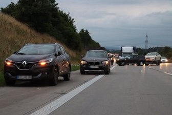 Auffahrunfall mit vier Fahrzeugen auf A 4 -