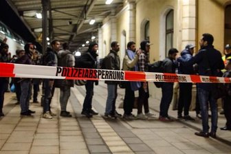 Aufgeheizte Stimmung bei Ankunft von Flüchtlingszug in Freiberg -