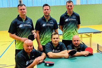 Aufgestiegen, um zu bleiben - Der TTV Stützengrün schmettert nun in der Bezirksklasse. Zum Team gehören Gerd Klötzer, Benjamin Mittelbach, Steffen Herrmann (v. v. l.) sowie Swen Günther, René Goldmann und Frank Polheim (h. v. l.).
