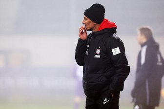 Aufgrund personeller Engpässe: Aue-Testspiel gegen Lok Leipzig abgesagt - Jens Härtel muss weiterhin auf erkrankte Spieler verzichten.
