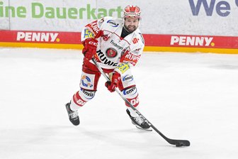 Aufholjagd kommt zu spät: Eispiraten Crimmitschau verlieren nach zu behäbigem Beginn in Regensburg - Dylan Wruck – im Auswärtsspiel im Oktober in Düsseldorf – traf am Sonntag in Regensburg im letzten Drittel zwar zweimal. Das war aber zu wenig für einen Erfolg der Eispiraten Crimmitschau.