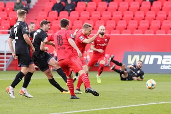 Aufholjagd misslingt: FSV Zwickau verliert gegen den FC Ingolstadt - Ronny König (4. v. l.) trifft zum zwischenzeitlichen 1:1-Ausgleich
