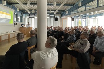 Aufklärung statt Abwarten: Wie das Krankenhaus Freiberg dem Prostatakrebs begegnet - Oberarzt Dr. Martin Klescinský sprach zur Sonntagsvorlesung am Kreiskrankenhaus Freiberg über Prostatakrebs.