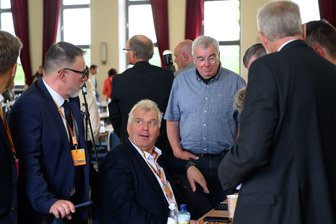 Aufregung um CDU/AfD-Foto aus Sachsen-Anhalt - "Das war eher Konfrontation, keine Verbrüderung", sagt CDU-Politiker Guido Heuer.