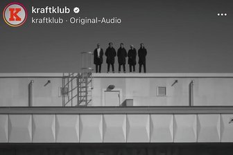 Aufs Dach gestiegen - Hoch wie nie: Ausschnitt aus dem Kraftklub-Ankündigungs-Videoschnipsel bei Instagram. Ja, cool können sie!
