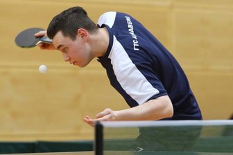 Aufschlag zur neuen Saison - Tristan Kautzsch und seine Teamkollegen des TTC Annaberg backen vor dem Saisonstart in der Tischtennis-Bezirksliga erst einmal kleine Brötchen. Für sie geht es darum, in der Liga mitzuhalten.