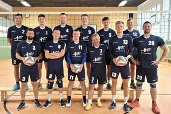 Aufsteiger düpiert Absteiger: Hennersdorfer Volleyballer feiern ersten Saisonsieg - Die Volleyballer des HSV haben den ersten Sieg in der Sachsenklasse eingefahren.