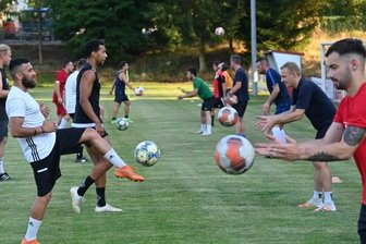 Aufsteiger startet mit Derby ins Abenteuer Landesklasse - Vorbereiten für neue Aufgaben: Für die Kicker der SG Neukirchen/Erzgebirge ist die Landesklasse Neuland. Sie starten am Wochenende gleich mit einem Derby in ihre erste Saison in Sachsens zweithöchster Liga. 