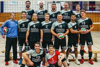 Aufsteiger wird starker Dritter - Die Volleyballer des VfL Wildenfels. Hinten von links: Martin Wolfgang, Ruben Langer, Daniel Schmidt, Markus Heinze, Marcel Mischner. Mitte von links: Ronny Ficker, Elias Schettler, Jonny Freiberger, Marten Fenske, Robby Weißflog, Azhar Abbas, Eduard Köhler. Vorn von links: Marcel Ehrler, Christopher Kunz. Es fehlen: Andy Keller und Daniel Hennig. 