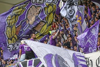 Aufstieg? Veilchenfans blicken eher verhalten auf die neue Meisterschaft - Einer lila-weißen Wand glich die Fantribüne beim letzten Heimspiel der vergangenen Saison. Was ist diesmal für die Veilchen drin? Die Fans gehen offenbar eher verhalten in die neue Meisterschaft.