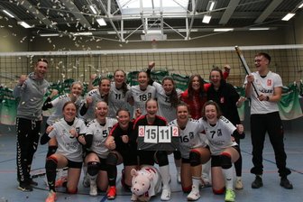Aufstiegsfreude bei Auerbacher Volleyballerinnen: Frauenmannschaft uneinholbarer Erster - Nach neun Jahren zurück in die Bezirksliga: Die Frauenmannschaft des VSV Göltzschtal kann von Platz 1 nicht mehr verdrängt werden.