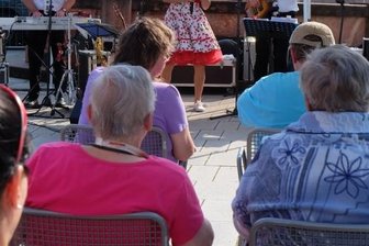 Auftakt für Kultursommer - Der Auftakt des Oelsnitzer Kultursommers startet mit der "Happy Feeling Band".