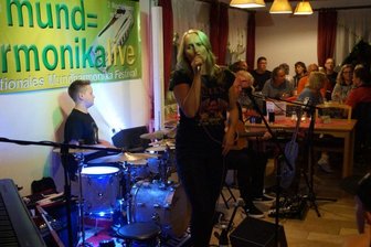 Auftakt für "Mundharmonika live" mit dem Petra-Börnerová-Trio -
