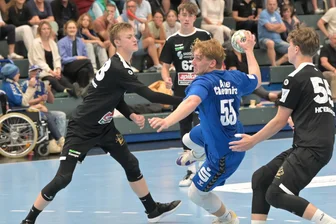 Auftakt ins Abenteuer Bundesliga endet für Handball-Talente aus dem Erzgebirge denkbar knapp - Der Auer Timon Scheithauer steuerte inklusive von zwei Siebenmetern sieben Tore zum Saisonauftakt gegen Dresden bei.