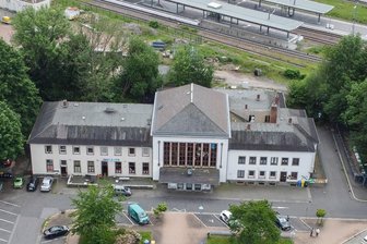 Aufträge für Bahnhofshalle in Flöha vergeben: Ist das der Anfang der Wiederbelebung des Bahnhofs? - Die zentrale Eingangshalle des Flöhaer Bahnhofes soll im nächsten Jahr zum Kulturbahnhof werden. Die ersten Aufträge für eine niedrigschwellige Sanierung sind vergeben worden.