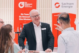 André Richter, Abteilungsleiter Materialwirtschaft und Geschäftsführer der SachsenEnergieBau, bei einer Informationsveranstaltung für Unternehmen.
