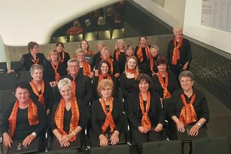 Auftritt im Paulinum beflügelt den Frauenchor Reichenbach - Der Frauenchor Reichenbach unmittelbar vor seinem Auftritt im Paulinum in Leipzig.