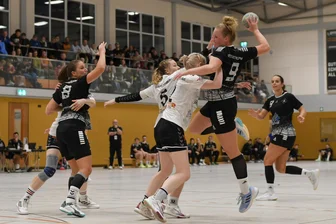 „Augen zu und durch“: Weißenborns Handballerinnen sind wieder erfolgreich, müssen sich die Punkte aber hart erarbeiten - Lucie Walther konnte 5 Tore zum hart erkämpften Sieg gegen Dresden beisteuern.