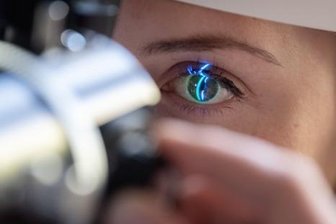 Augenarztzentrum am Plauener Klinikum: Weshalb es keine Termine gibt - Auf dem Gelände des Plauener Helios-Klinikum sollen zwei Augenarztpraxen öffnen. Der genaue Starttermin steht jedoch noch nicht fest. 