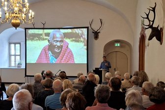 Augenlicht für Millionen: Christoffel-Blindenmission zu Gast auf Schloss Augustusburg - Dr. Heiko Philippin beim Vortrag der CBM im Sommerhaus auf Schloss Augustusburg.
