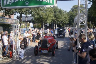 August-Horch-Museum in Zwickau feiert mit zwei Oldtimer-Ausfahrten - Zahlreiche Oldtimer werden am Wochenende in der Region zu sehen sein.